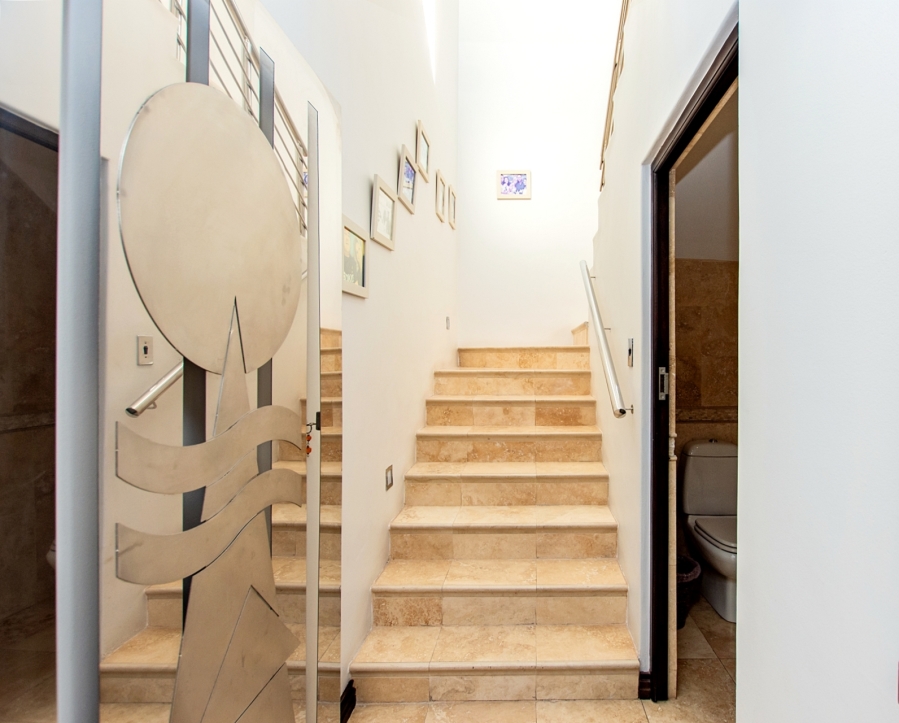 5 Bedroom Property for Sale in Calypso Beach Western Cape